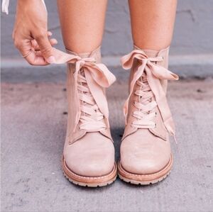 Frye Sabrina Boots - Blush